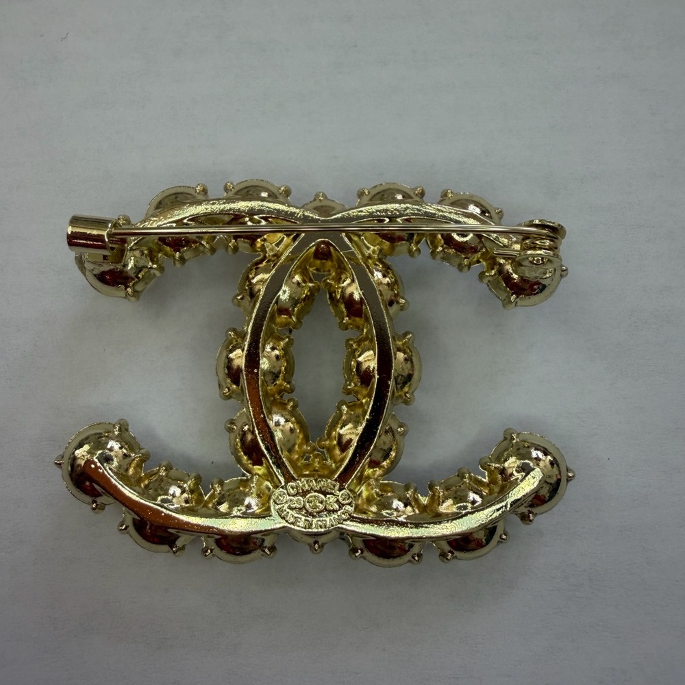 Beautiful Brooch 💎 - Picture 2 of 8